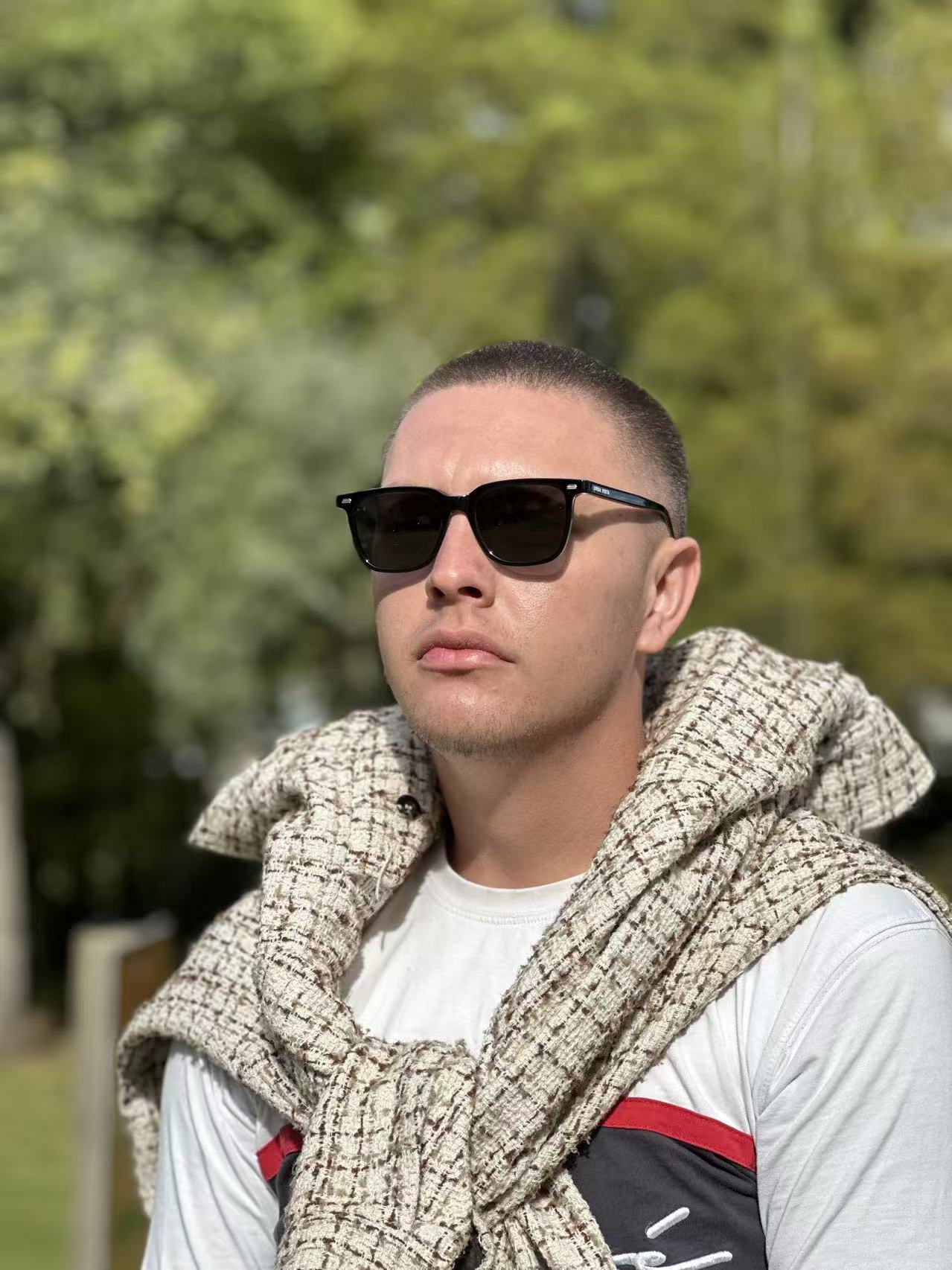 MR.W-Polarized Black